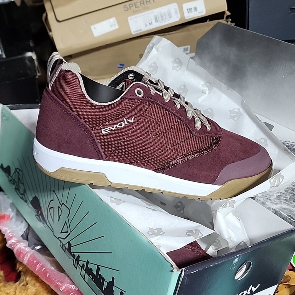 EVOLV NWT WOMENS RENEL APPROACH SHADOW SNEAKERS